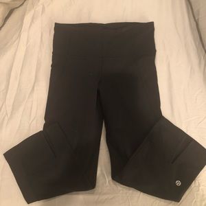 Lululemon Gather and crow crop